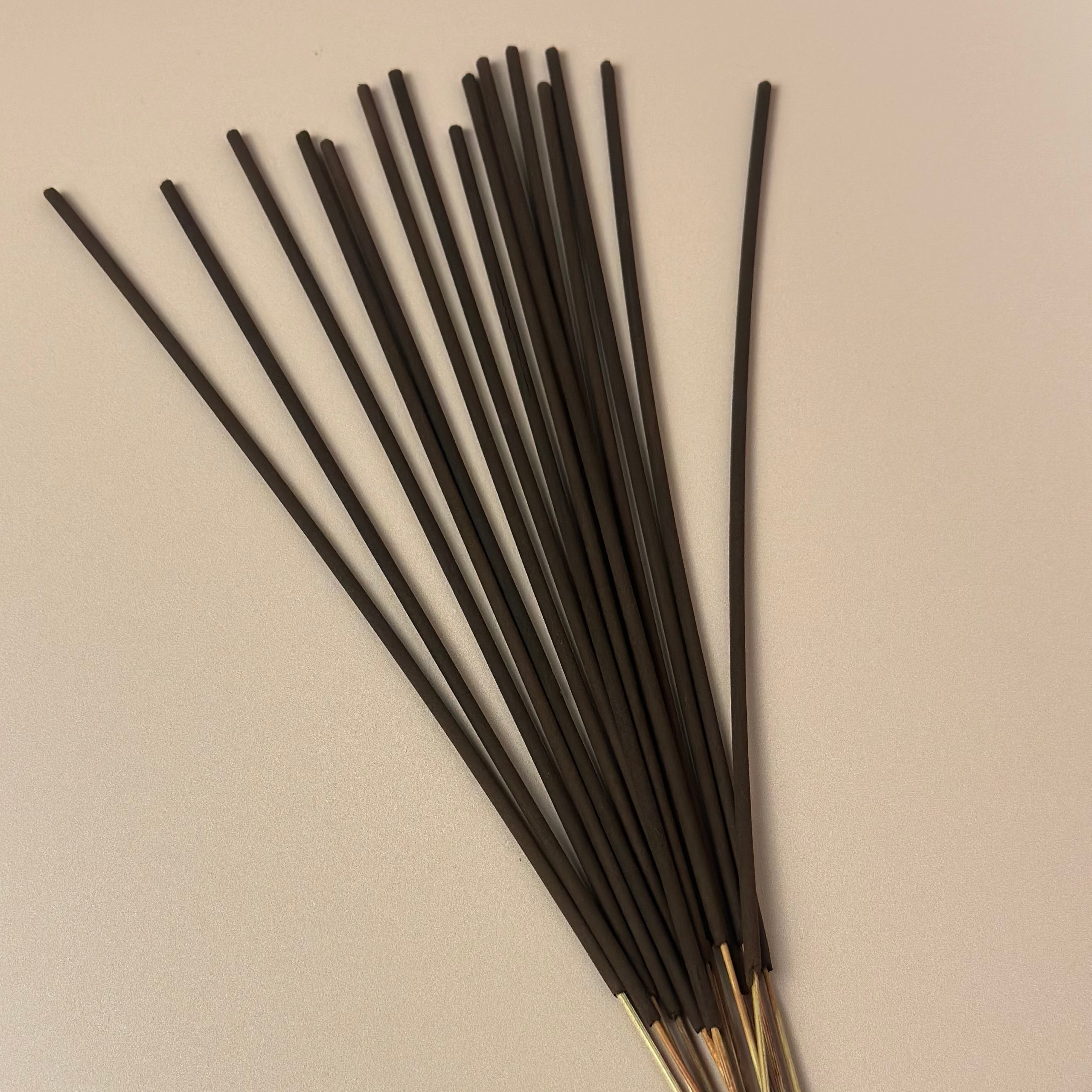 15 incense sticks are shown fanned out. 